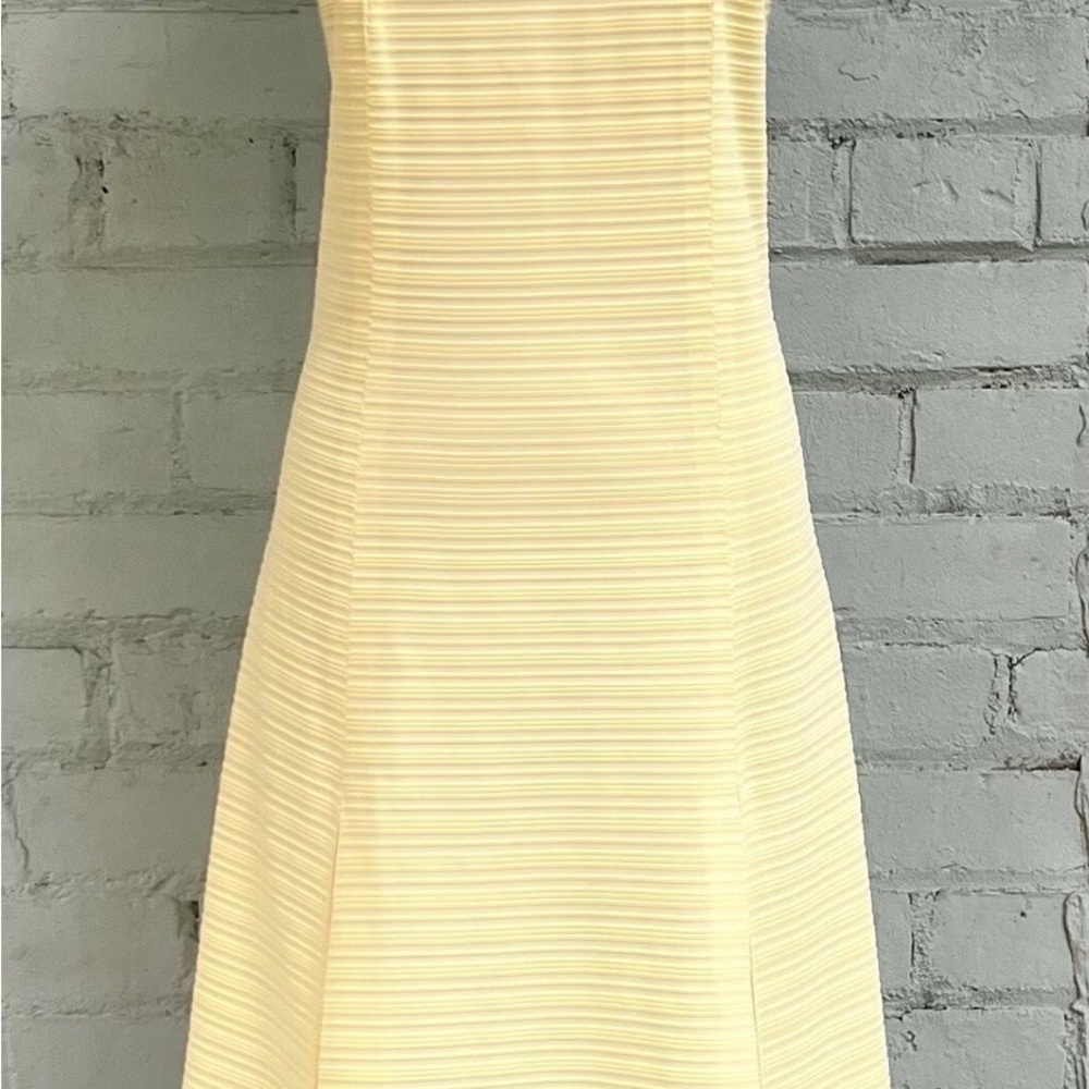 Vintage 60s Sleeveless Yellow Dress with White Yoke Collar - Picture 2 of 9